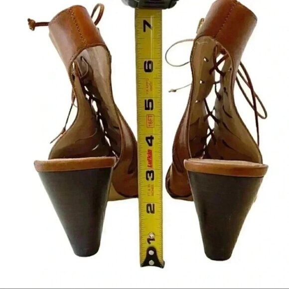 Vince Camuto Estie Leather Ankle Booties Peep Toe Heeled Lace Up Tan Brown 10 - Picture 11 of 14